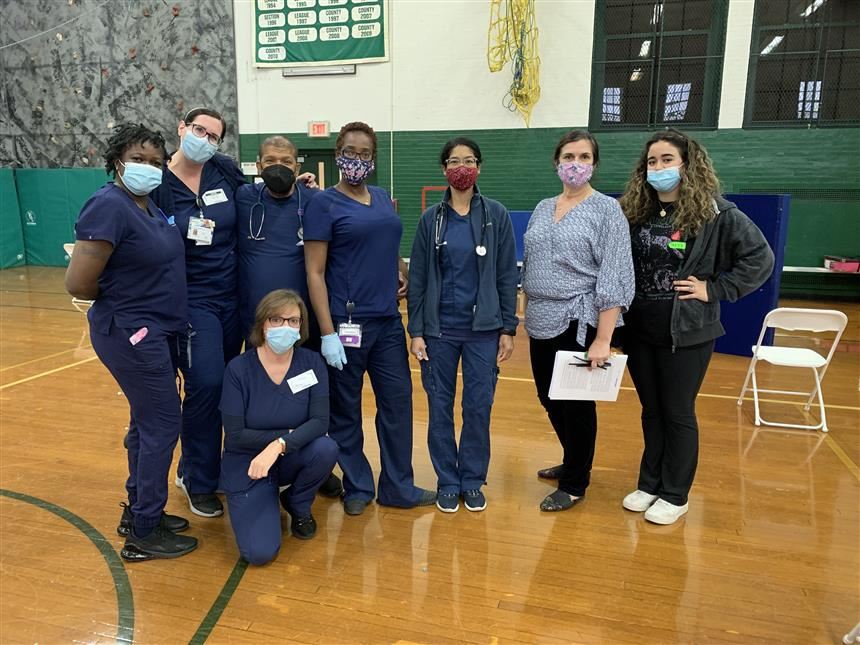 Medical Professionals from New York Blood Center, Dr. Susanne Iobst, FMHP Pres. Julia Hosari; Photo credit: Gabrielle Lim '23