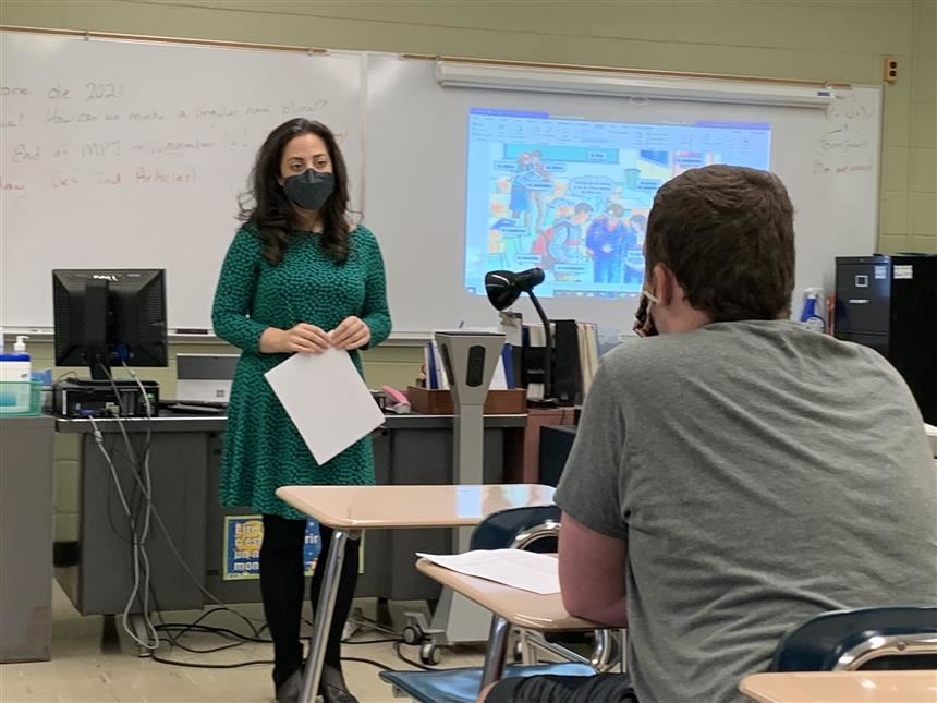 Ms. Giselle Vitaliti Teaching Spanish; photo credit: Gabrielle Lim '23