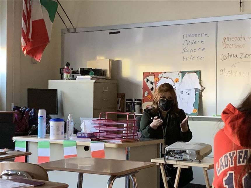 Ms. Alexandra Asaro Teaching Italian; photo credit: Gabrielle Lim '23